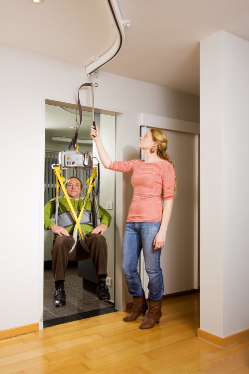 Handi-Move - Uw woning aanpassen - Geen woningaanpassing nodig dankzij het "Tarzan" systeem - Draagbare motor , Draagbare motor + Tarzan , Toilettildoek , Badtildoek
