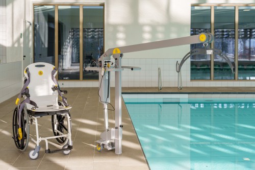 Mobiele zwembadlift , Tilstoel voor zwembadlift