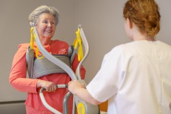 Actieve tilband - Geen of weinig belasting onder de oksels - Soulève-personne actif 2620 - avec mouvement de levage naturel - Handi-Move Lève-personnes