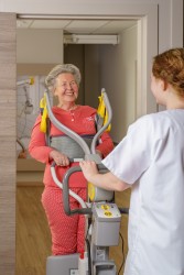 Vlot door deuropening - Soulève-personne actif 2620 - avec mouvement de levage naturel - Handi-Move Lève-personnes