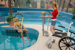 Handi-Move Lève-personne mobile de piscine , Sangle de bain avec support de tête , Fléau Classique