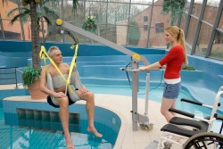 Lève-personne mobile de piscine ; Sangle de bain ; Fléau Classique - Handi-Move Lève-personnes