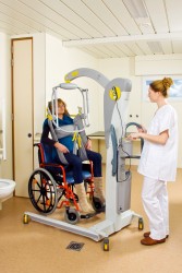 Mobiele tillift '2600' (Victor) ; Mobiele tillift met elektrisch kanteljuk 2610 (Victor) ; Toilettildoek met hoofdsteun ; Elektrisch kanteljuk - Handi-Move Tilliften