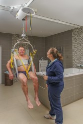 Plafondlift - zelfstandig gebruik ; Hygiëne - badtildoek ; Tiljuk combi ; Weegschaal - Handi-Move Tilliften